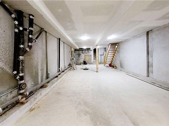 5th image of 6819 Fort Hamilton Pkwy
