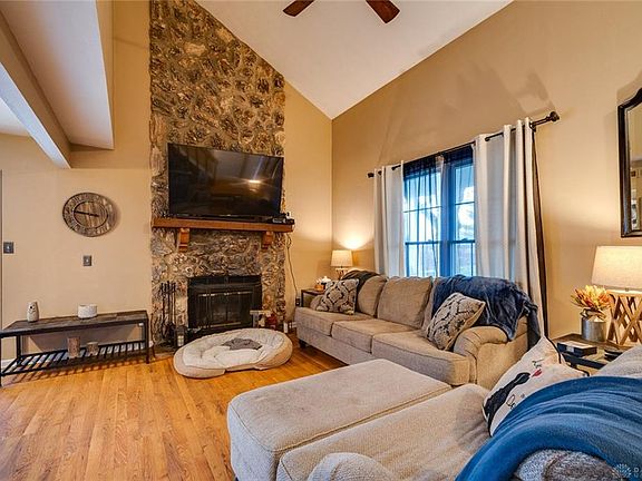 5th image of 1024 Foxshire Pl