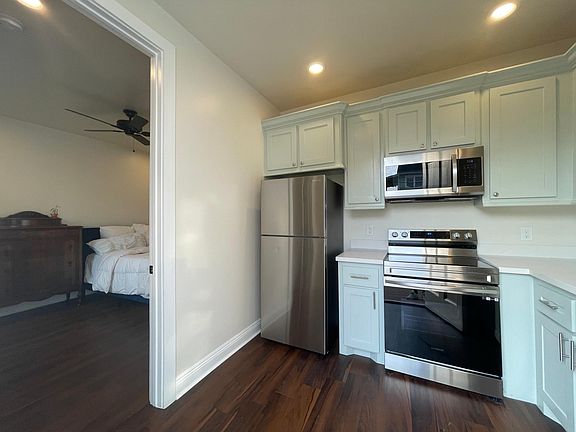 4th image of 1004 Joliet St #B