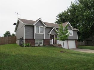 903 Parkridge St, Harrisonville, MO 64701