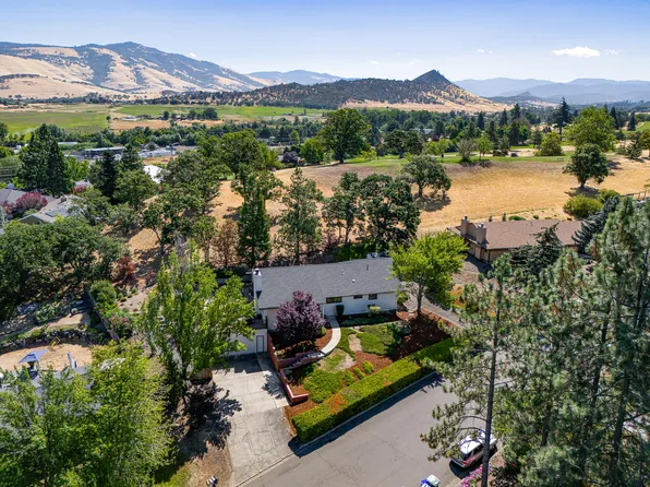 630 Oak Knoll Dr, Ashland, OR 97520