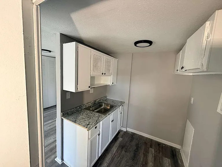 13420 Euclid Ave — Photo 20