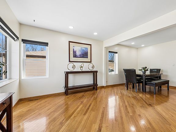 3rd image of 23 W Algonquin Rd