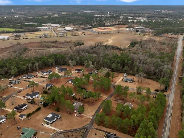 106 Creekside Dr, Sylvester, GA 31791