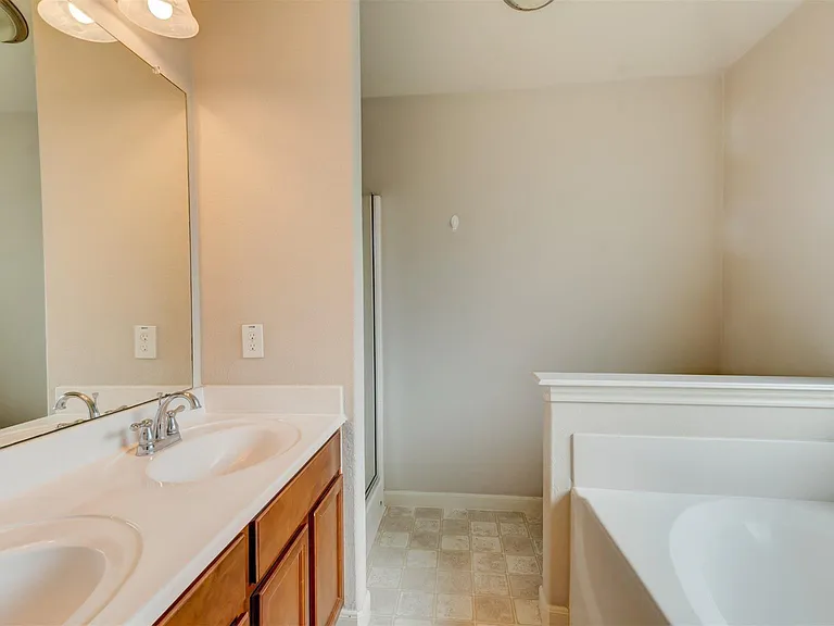 2831 Lockeridge Bend Dr — Photo 14