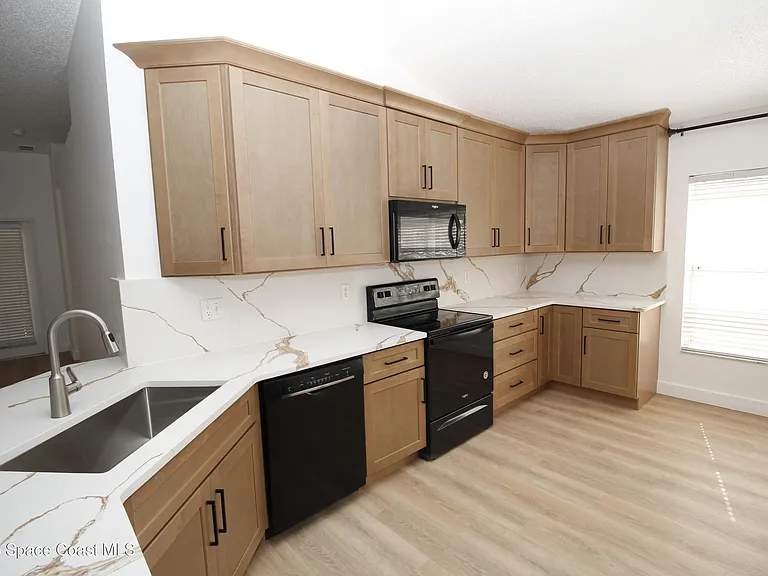 2440 Bridgeport Cir — Photo 5