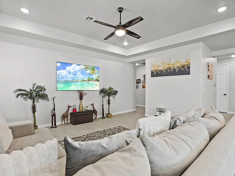 257 Staffs Way — Photo 7