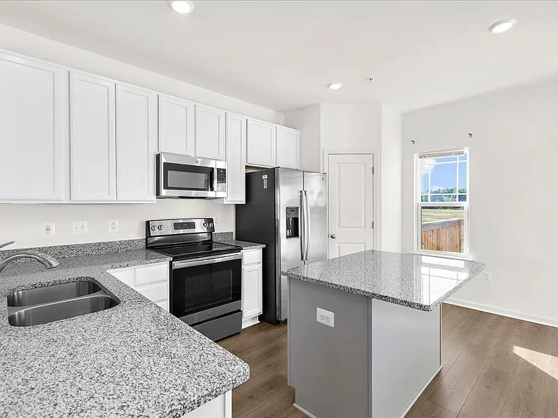 3 bed, 2.5 bath, 1922 sqft, $2,500 — Photo 3
