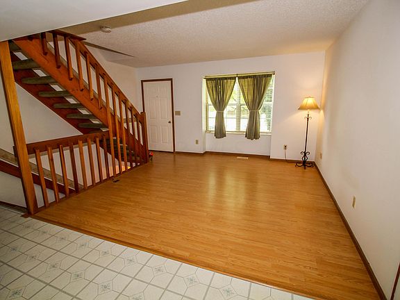 3rd image of 1284 Crossbrook Blvd