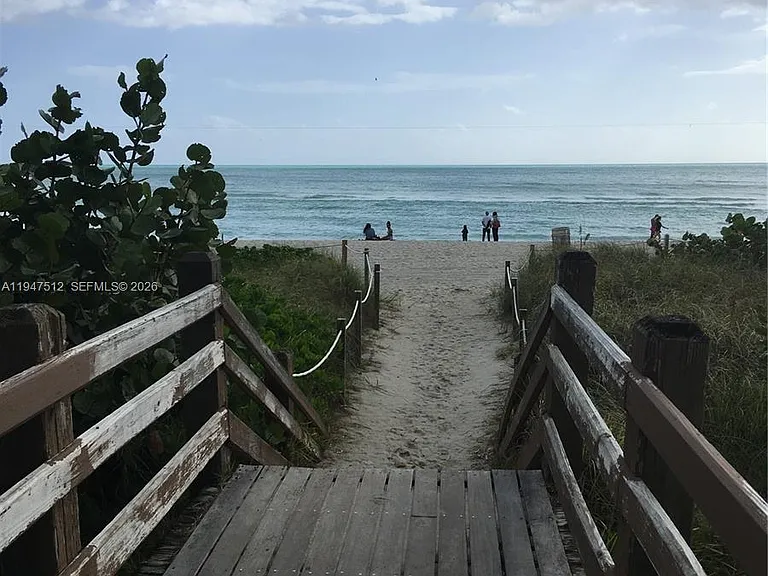 2625 Collins Ave #1407 — Photo 18