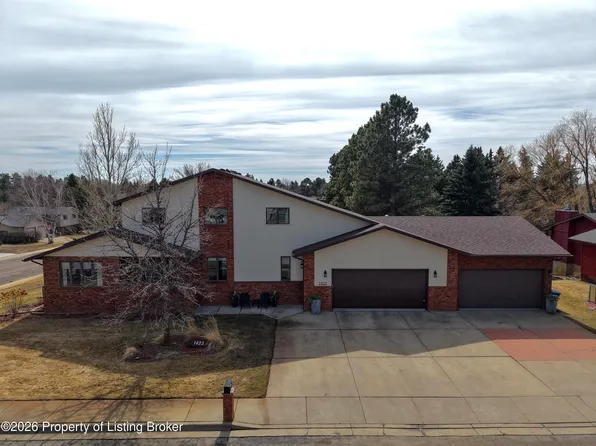 1423 W High St, Dickinson, ND 58601