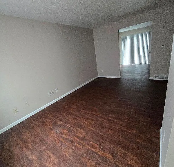 1240 Sampson St — Photo 7