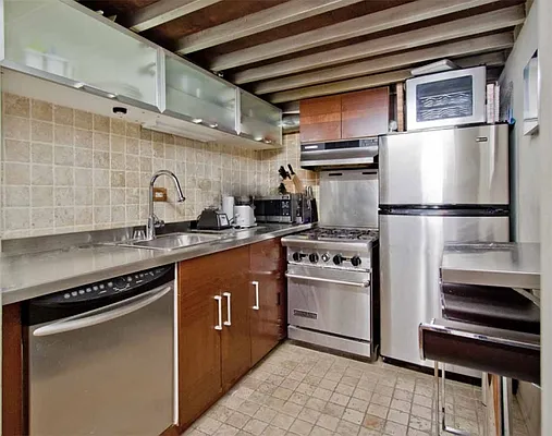 Sold by ROOM Real Estate | media 5