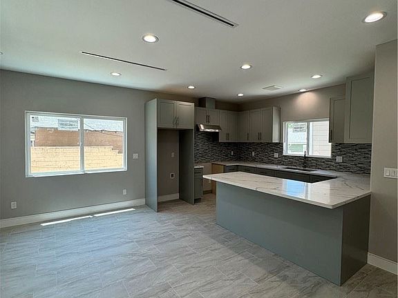 3rd image of 1122 N Hill Ave
