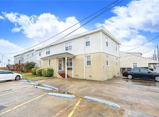 Sunny and Charming Beach Apartment For Rent!, Norfolk, VA 23503