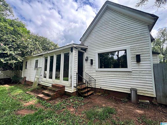 3rd image of 215 McKibbon St