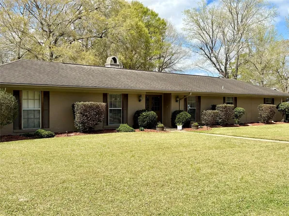 300 Bayou Dr, Beaumont, TX 77705