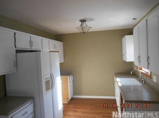 12852 Belle Aire Dr, Champlin, MN 55316