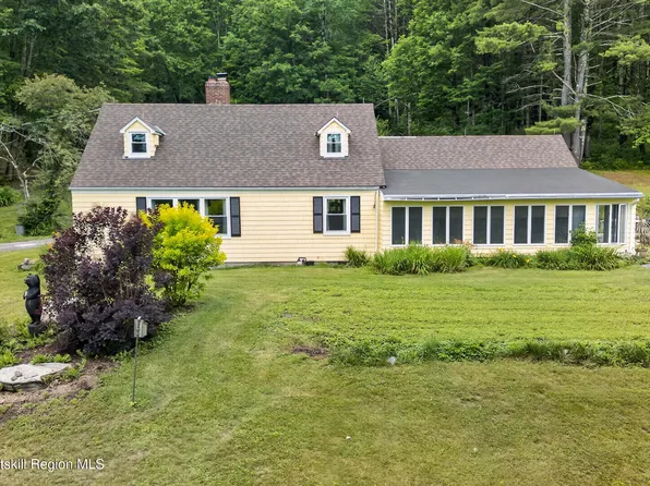 2439 County Route 5, New Lebanon, NY 12125