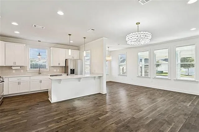 4 bed, 3.0 bath, 2237 sqft, $3,400 — Photo 4
