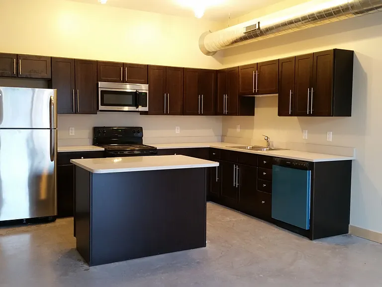 501 Brady — Photo 3