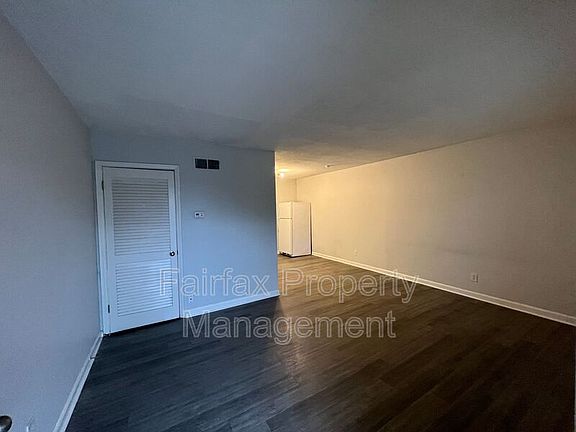 2nd image of 1011 Burke St #8