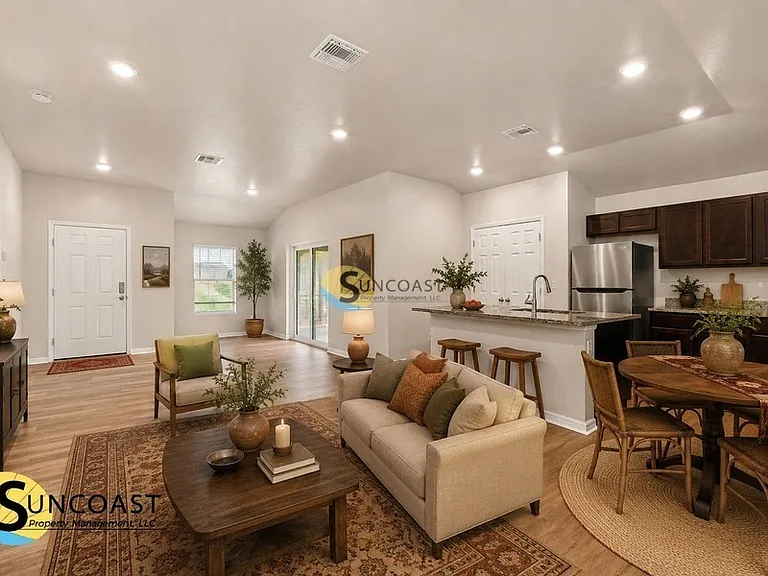 306 Urbana St — Photo 1