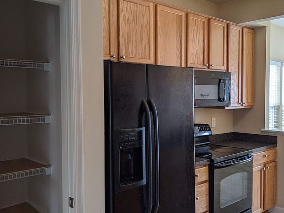 5th image of 102 Villa Cir