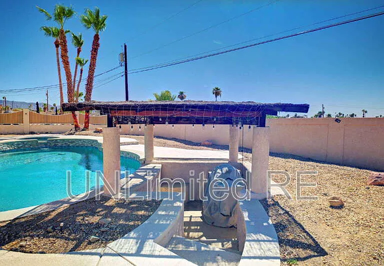 304 Acoma Blvd S — Photo 33