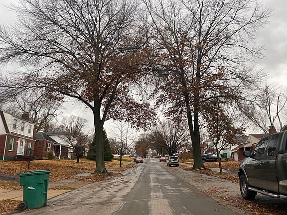 5th image of 7438 Leadale Dr