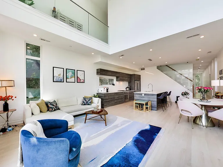 2025 W Crystal St #3 — Photo 4