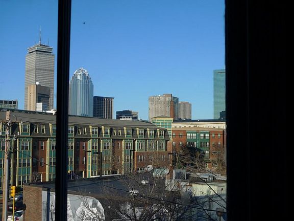 5th image of 108 Hammond St #1