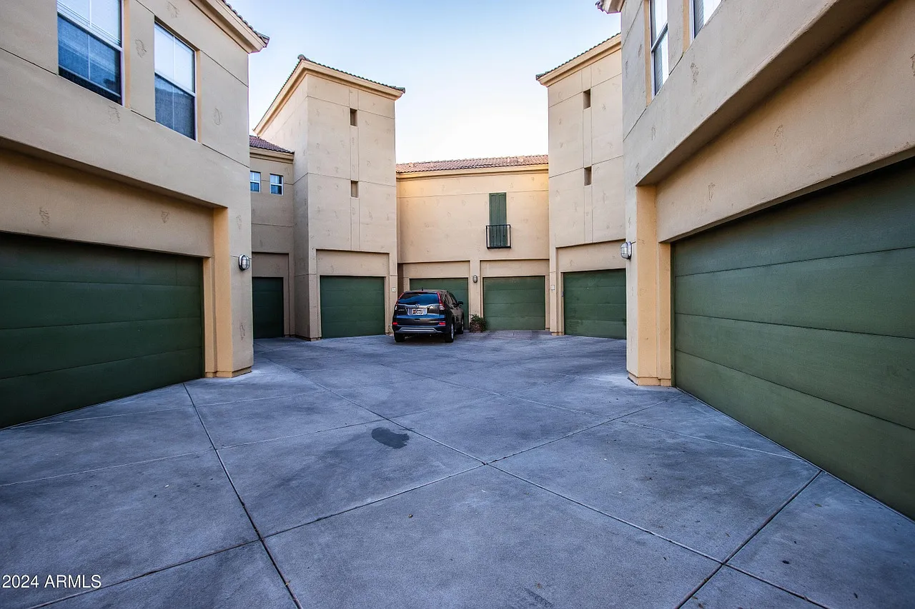 2 bed, 1408 sqft, $2,200 — Photo 3