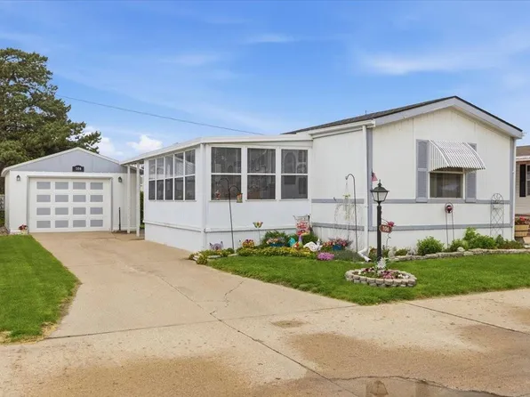 106 Lynnwood Dr, West Des Moines, IA 50265