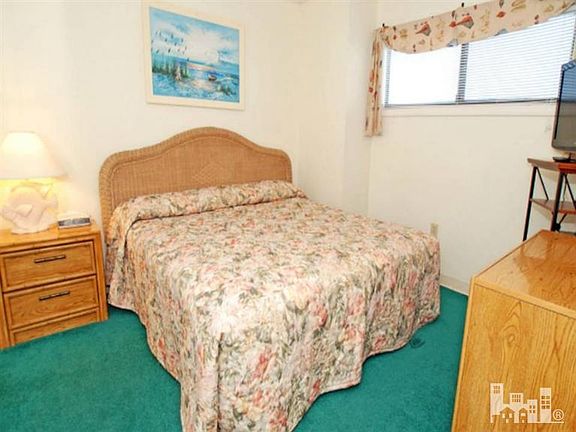 5th image of 1615 S Lake Park Boulevard #811