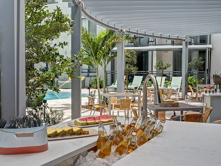 Dine-in Summer Kitchen