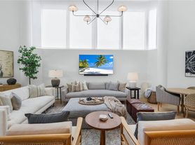 4041 Gulf Shore Blvd N