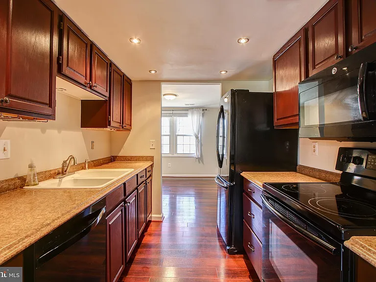 6324 Lightburn Ct — Photo 11
