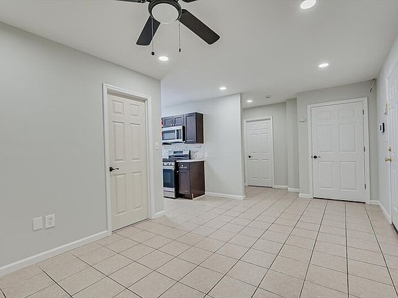 3rd image of 217 Smith St APT 9