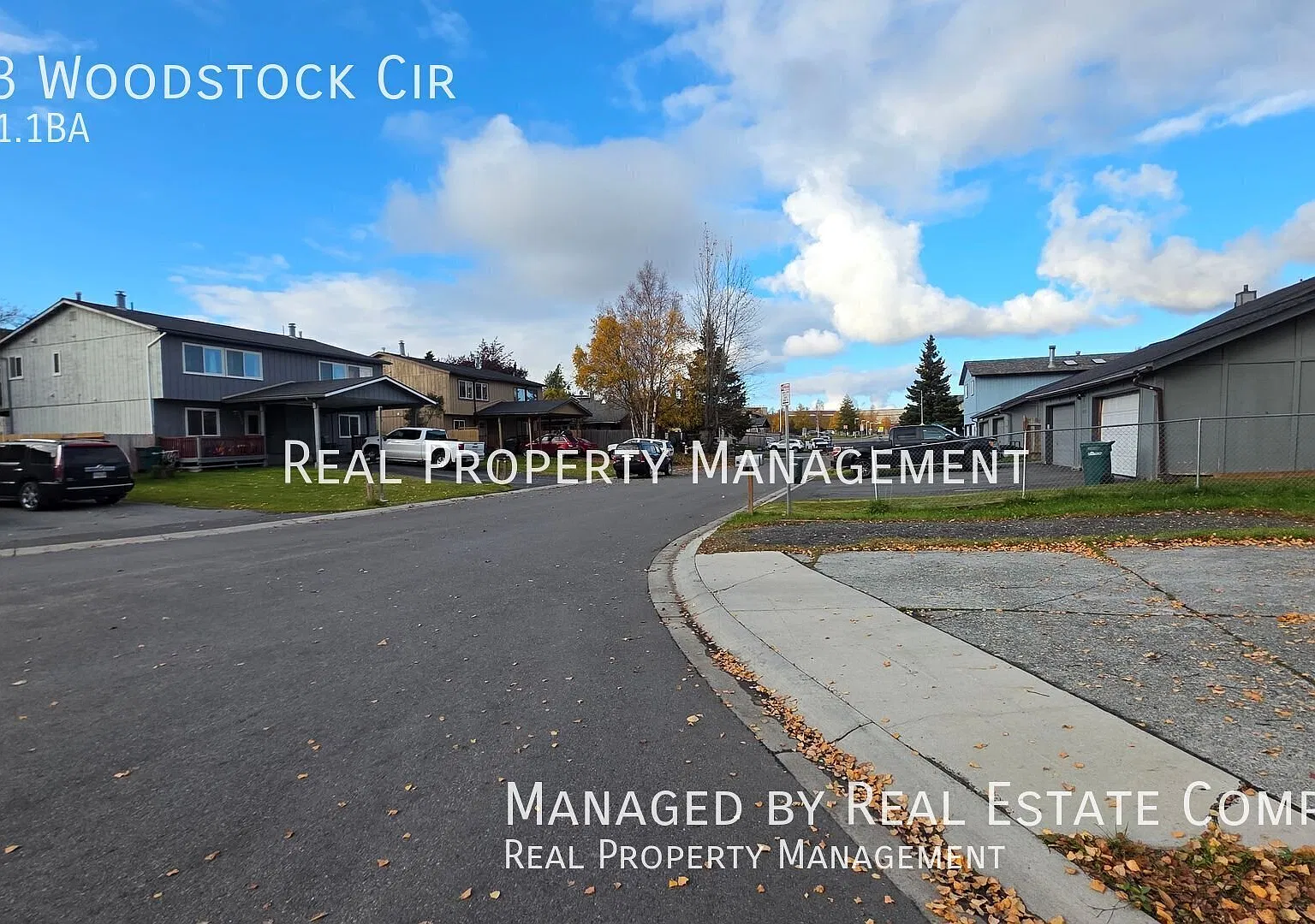 Three Bedroom Pet Friendly Townhome with Fenced Yard — Photo 2