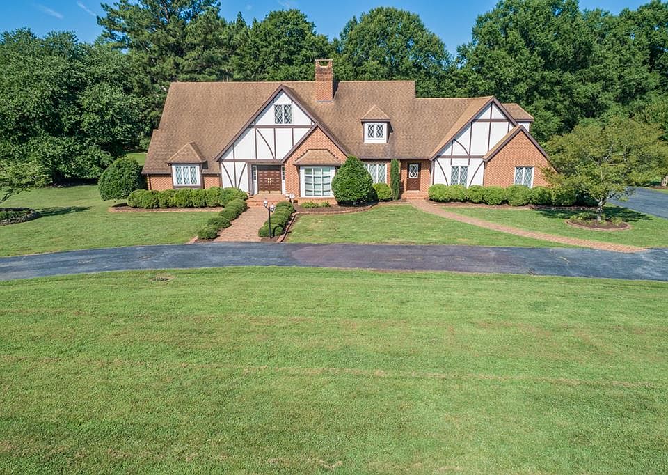 1st image of 917 Forest Ln
