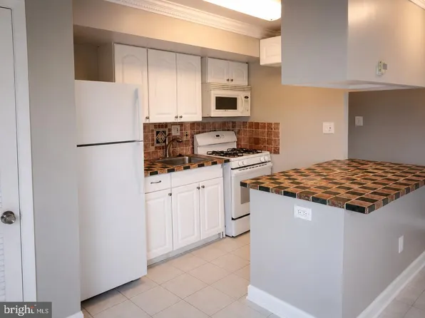 3400 25th St S APT 31, Arlington, VA 22206
