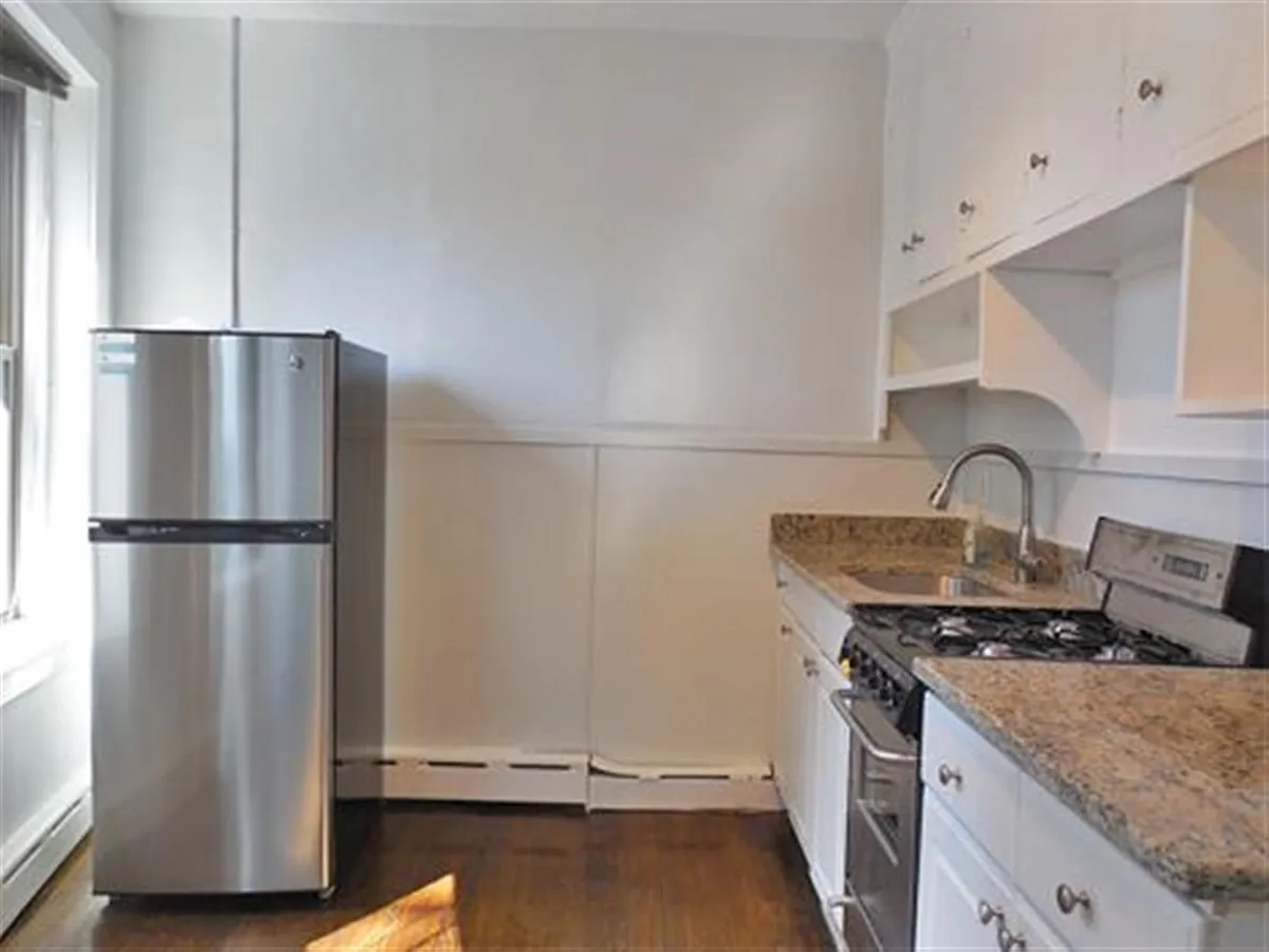 Building Photo - 106 Willow St #2