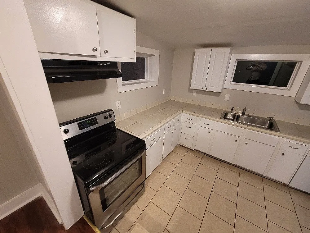 3 bed, 1.0 bath, 1175 sqft, $1,795 — Photo 3