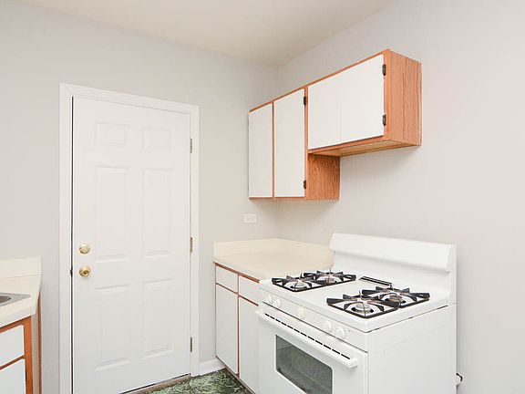4th image of 5740 N Winthrop Ave #901