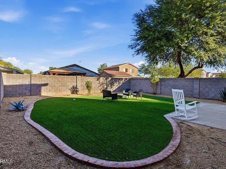 220 W Beechnut Pl — Photo 40