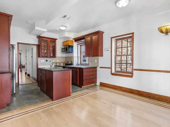 245 East 52nd Street image 3 of 11