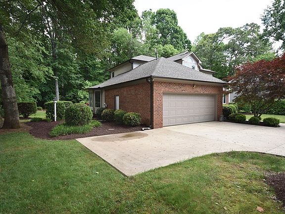 4th image of 901 Brookview Dr