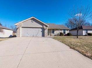 910 Deer Ridge Xing, Auburn, IN 46706