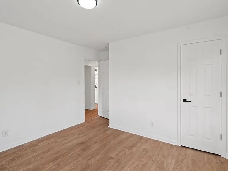 1124 Jackson St — Photo 23